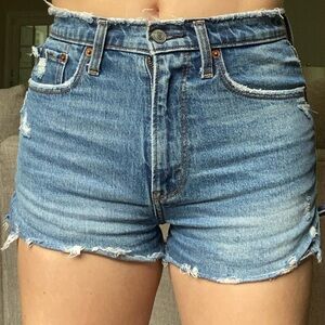 Abercrombie high rise mom short